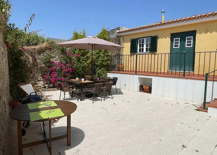 Elegant Mello With Beautiful Outdoor Area *