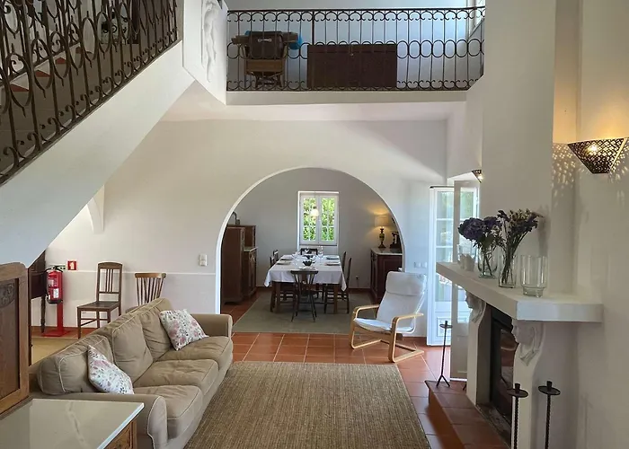 Elegant Mello With Beautiful Outdoor Area *