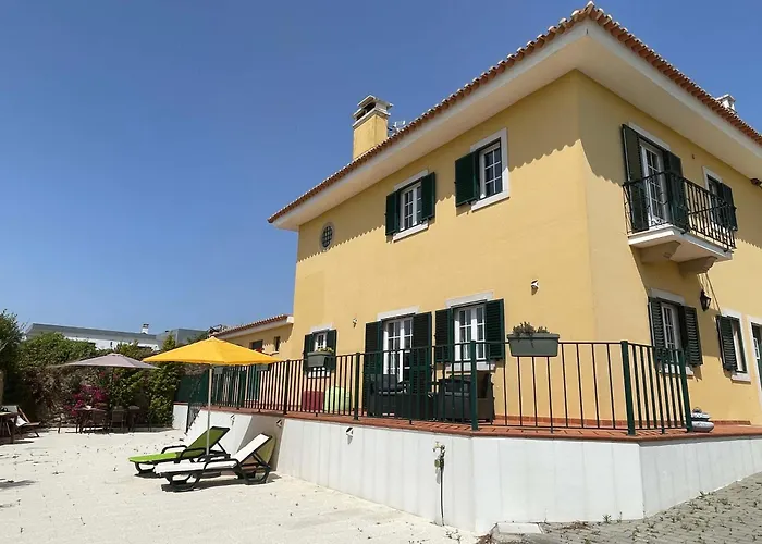 Elegant Mello With Beautiful Outdoor Area